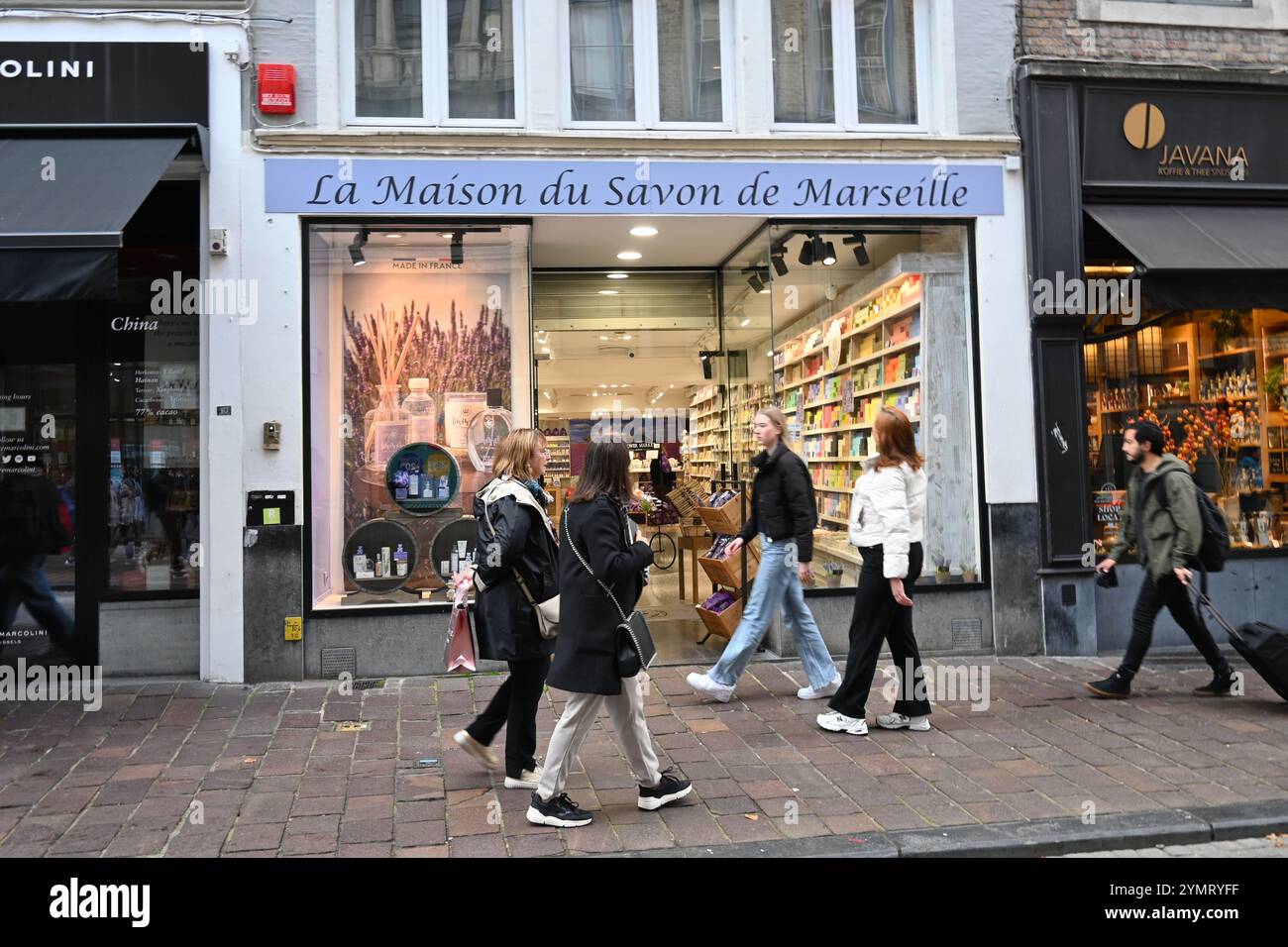 Außenansicht des Ladens La Maison du Savon de Marseille – Brügge, Belgien – 23. Oktober 2024 Stockfoto
