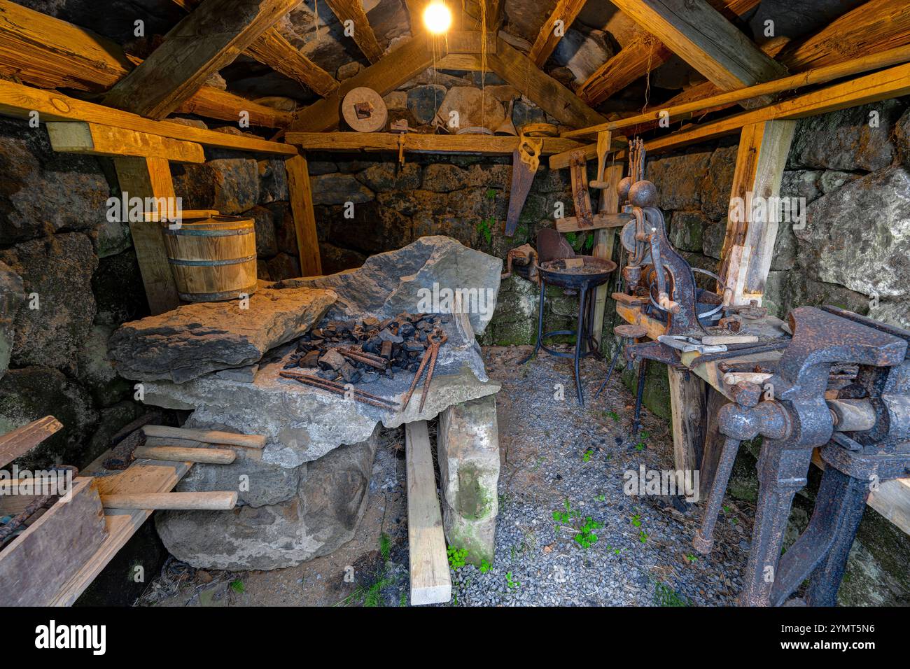Schmiede im Rasengericht im Skogar Open Air Museum (Skógasafn). Skógar, Island Stockfoto