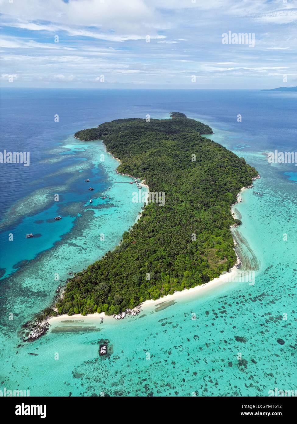 Indonesien Anambas Islands - Blick auf die Drohne auf die Küste der Buton Island Stockfoto