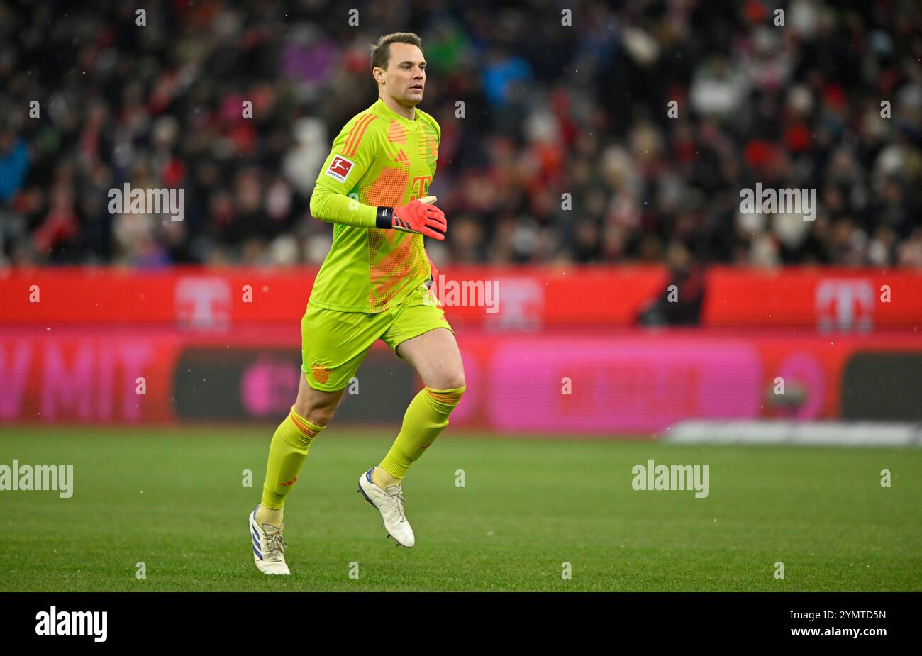 München, Deutschland. November 2024. Torwart Manuel neuer FC Bayern München FCB (01) FC Bayern München FCB vs. FC Augsburg FCA 22.11.2024 DFL-VORSCHRIFTEN VERBIETEN JEDE VERWENDUNG VON FOTOS ALS BILDSEQUENZEN UND/ODER QUASI-VIDEO/dpa/Alamy Live News Stockfoto