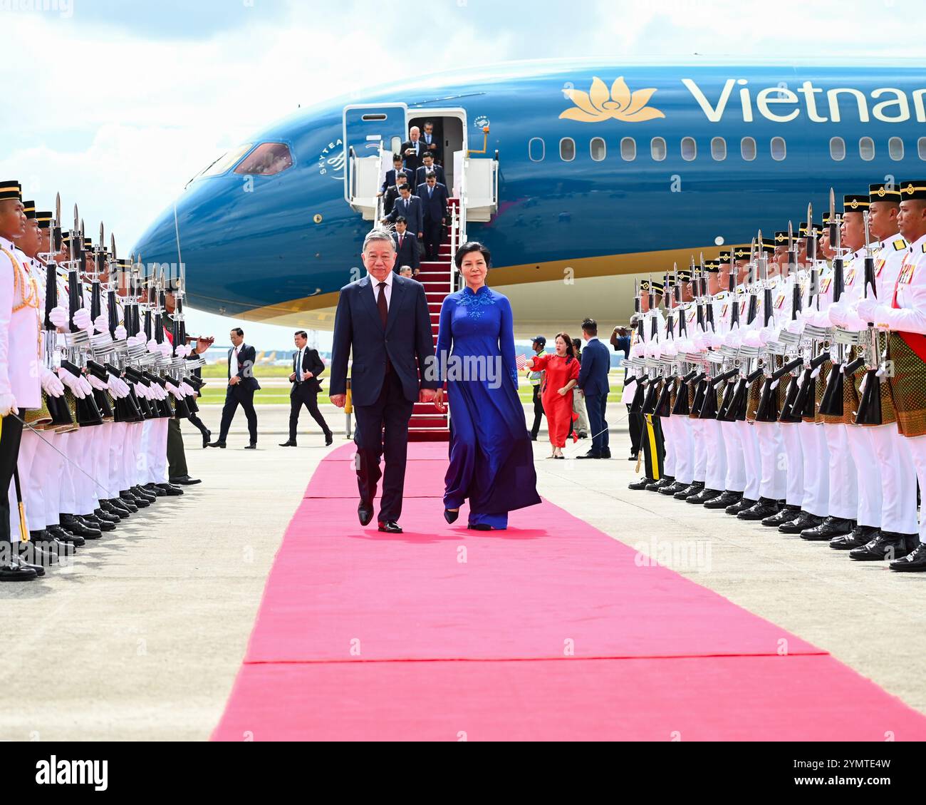 Ankunft von H.E. to Lam, Generalsekretär des Zentralkomitees der Kommunistischen Partei Vietnams und Ehepartner in Malaysia am 21. November 2024 Stockfoto