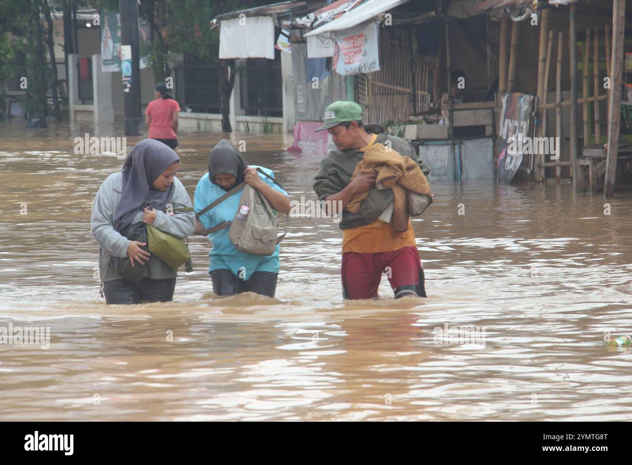 Überschwemmungen in Dayeuhkolot, Bandung Regency, Indonesien. Überschwemmungen in diesem Gebiet treten häufig während der Regenzeit auf. Stockfoto