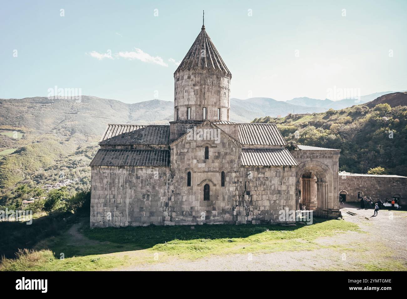 Vorderansicht des Tatev-Klosters in Armenien, Kaukasus Stockfoto