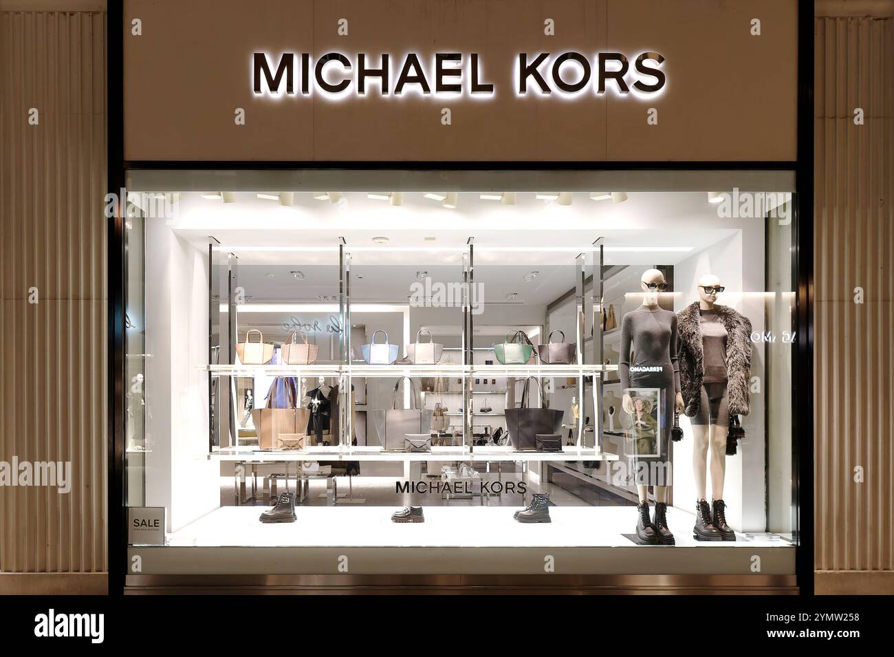 Wien, Österreich. Michael Kors Shop im 1. Bezirk in Wien Stockfoto Wien, Österreich. Michael Kors Shop im 1. Bezirk in Wien Stockfoto