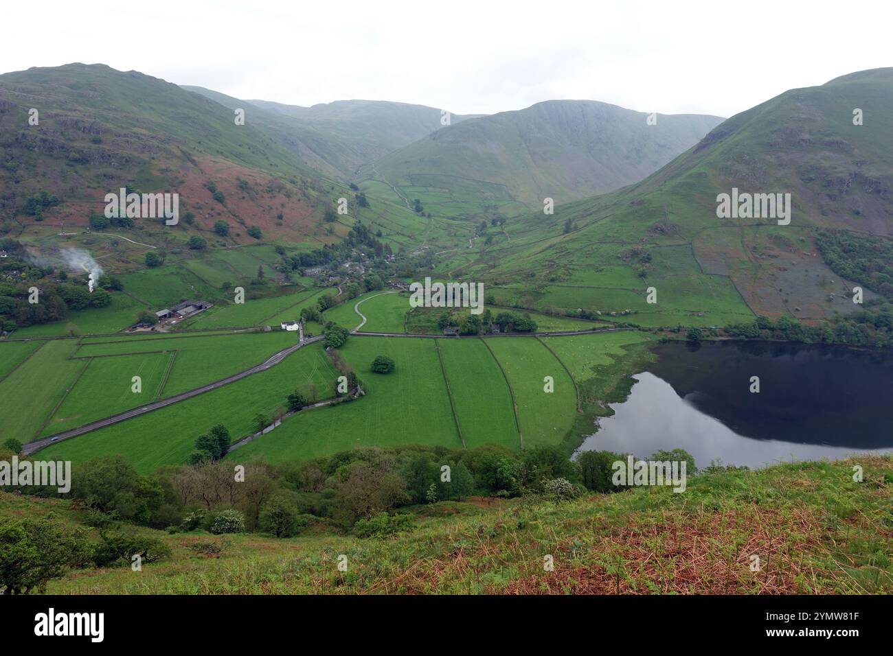 Der Hamlet of Hartsop and Brothers Water Lake im Hartsop Valley bei Dovedale, Lake District National Park, Cumbria, England, Großbritannien. Stockfoto