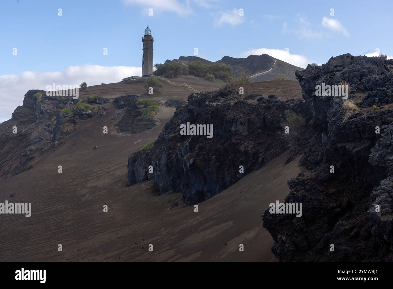 Zwischen 1957 und 1958 verursachte ein Vulkanausbruch die Zerstörung des Leuchtturms Capelinhos auf der Insel Faial auf den Azoren. Stockfoto