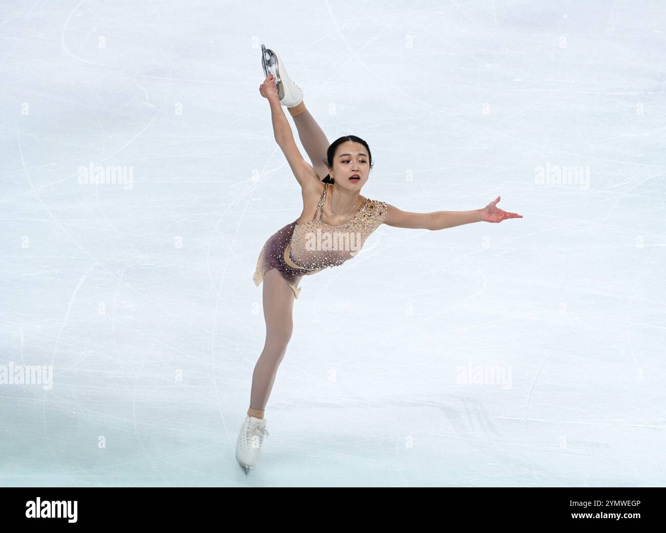 Chongqing. November 2024. Zhu Yi aus China tritt während des Freilauf-Skatings der Frauen beim Grand Prix des Eiskunstlaufs 2024 des Cup of China in Chongqing im Südwesten Chinas am 23. November 2024 auf. Quelle: Zhang Ziyu/Xinhua/Alamy Live News Stockfoto