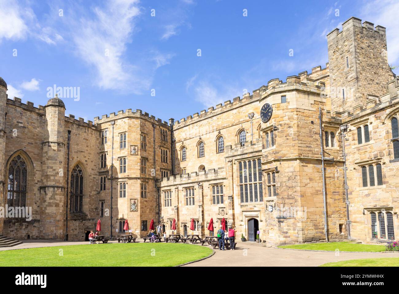 Durham Castle Courtyard Tunstall Gallery Tunstall Chapel und Durham University College in Durham Norman Castle Durham County Durham England GB Stockfoto