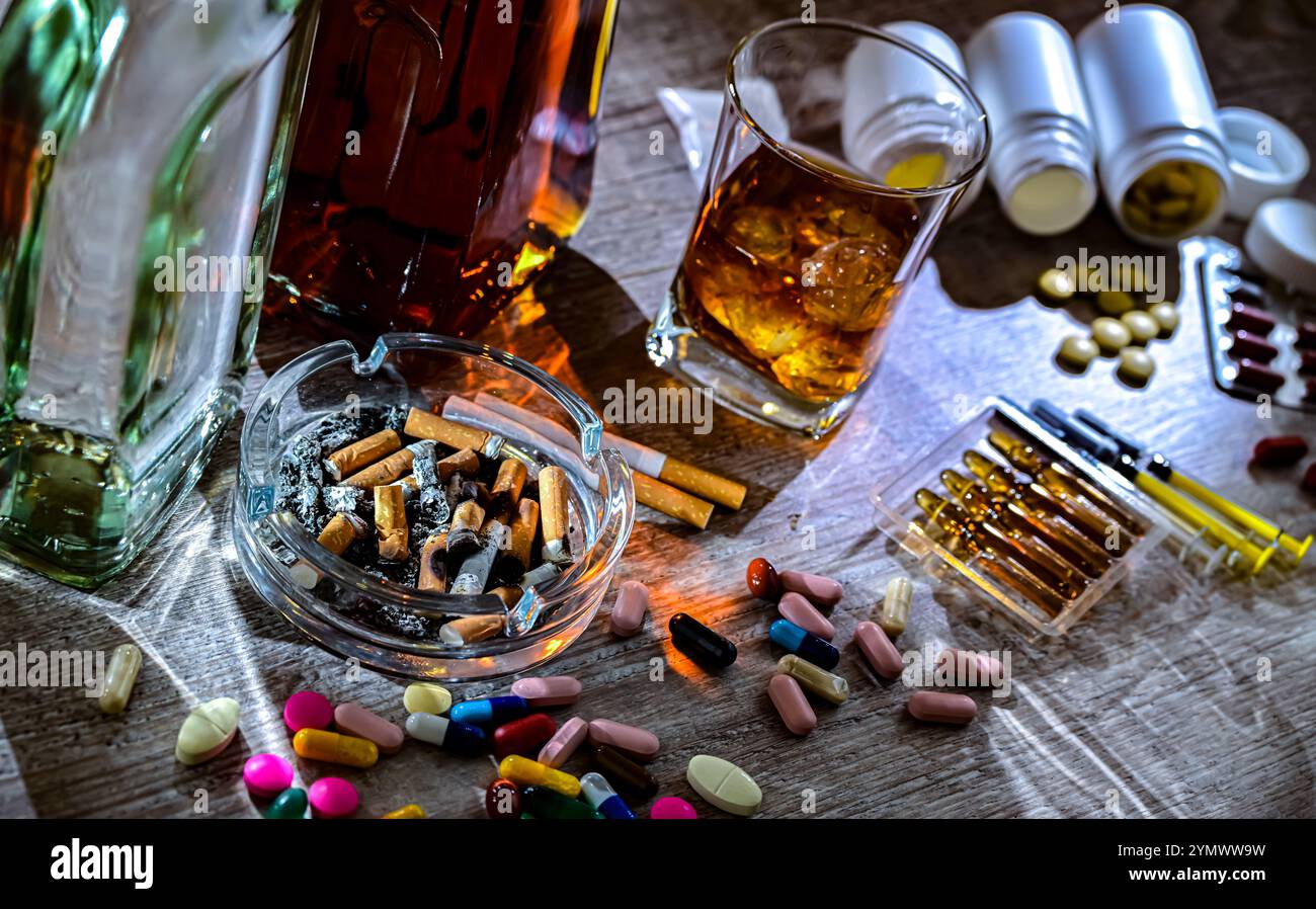 Süchtig machenden Substanzen, einschließlich Alkohol, Zigaretten und Drogen. Stockfoto