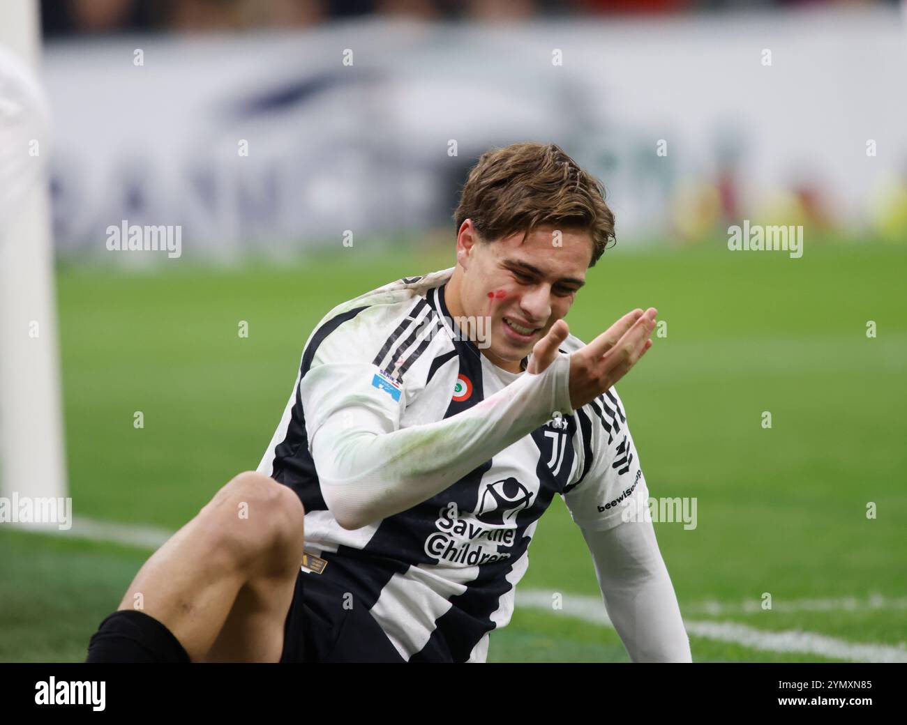 Mailand, Italien. November 2024. Kenan Yildiz von Juventus FC während der italienischen Serie A, Fußballspiel zwischen AC Milan und Juventus FC am 23. November 2024 im San Siro Stadion, Mailand, Italien Credit: Nderim Kaceli/Alamy Live News Stockfoto