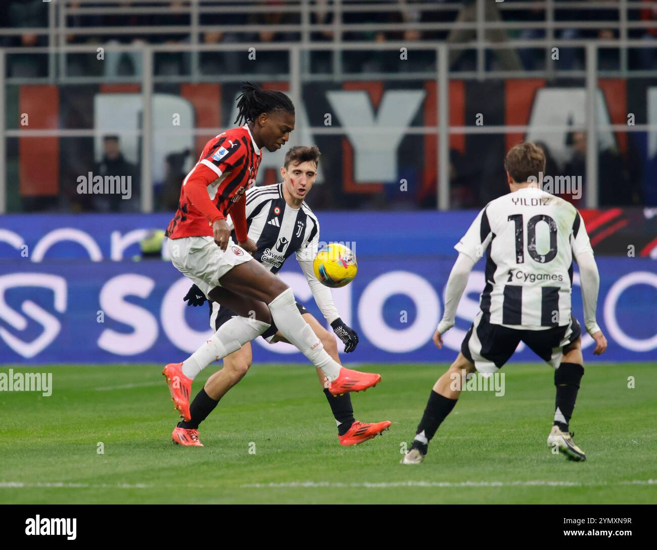 Mailand, Italien. November 2024. Rafel Leao vom AC Milan während der italienischen Serie A, Fußballspiel zwischen AC Milan und Juventus FC am 23. November 2024 im San Siro Stadion, Mailand, Italien Credit: Nderim Kaceli/Alamy Live News Stockfoto