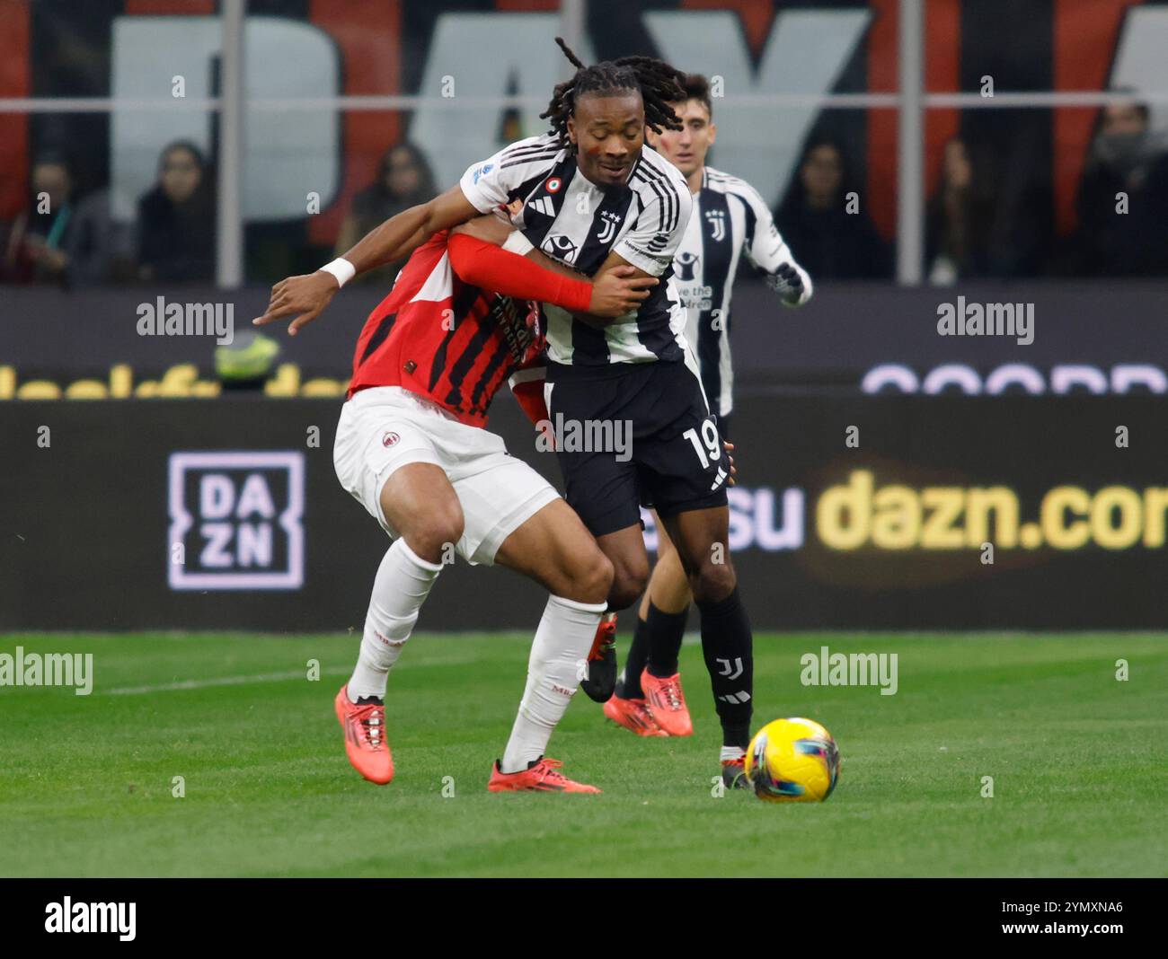 Mailand, Italien. November 2024. Khephren Thuram von Juventus FC während der italienischen Serie A, Fußballspiel zwischen AC Milan und Juventus FC am 23. November 2024 im San Siro Stadion, Mailand, Italien Credit: Nderim Kaceli/Alamy Live News Stockfoto