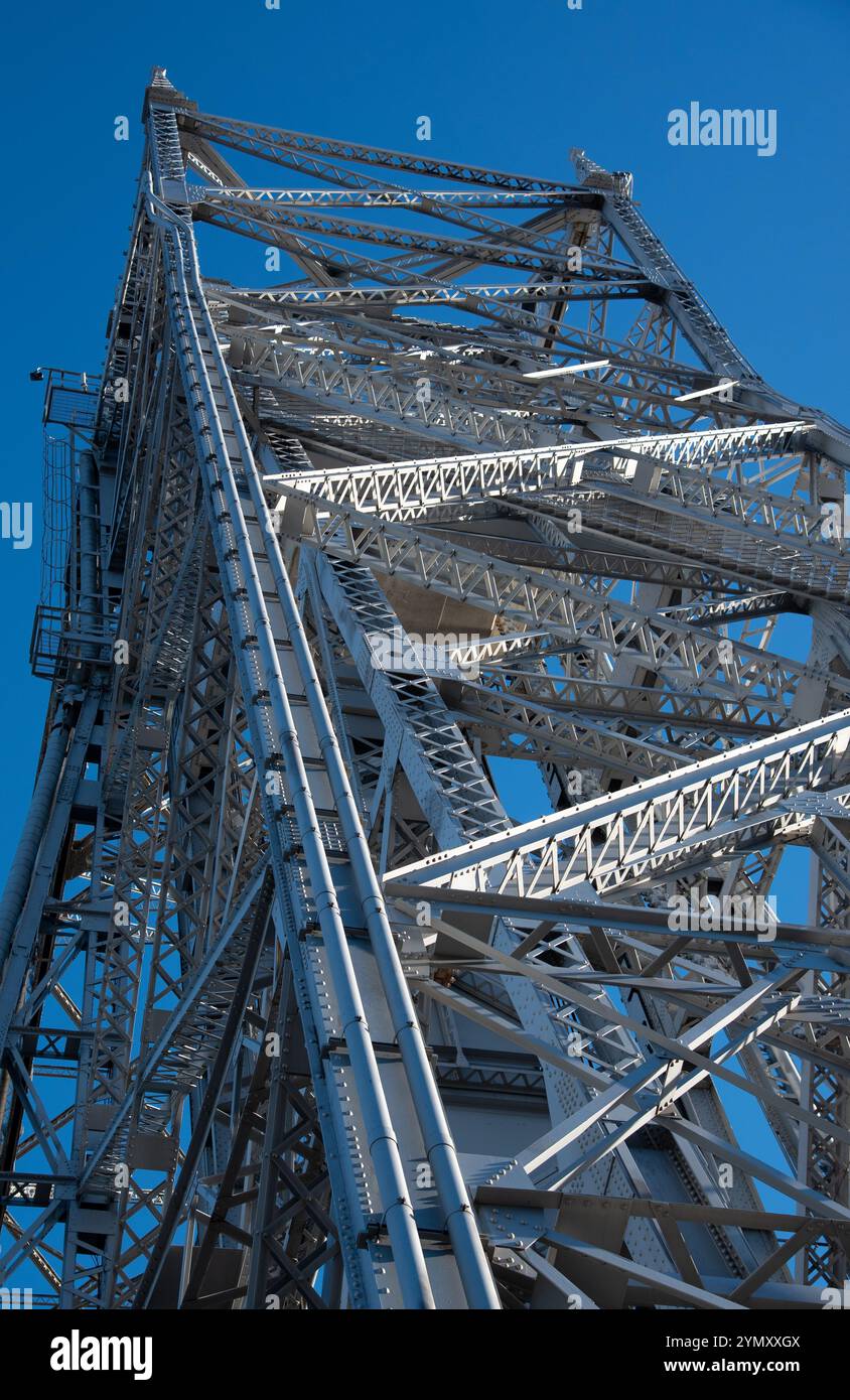 Aerial Lift Bridge am Lake Superior führt zum Hafen von Duluth, Minnesota und Superior, Wisconsin Stockfoto