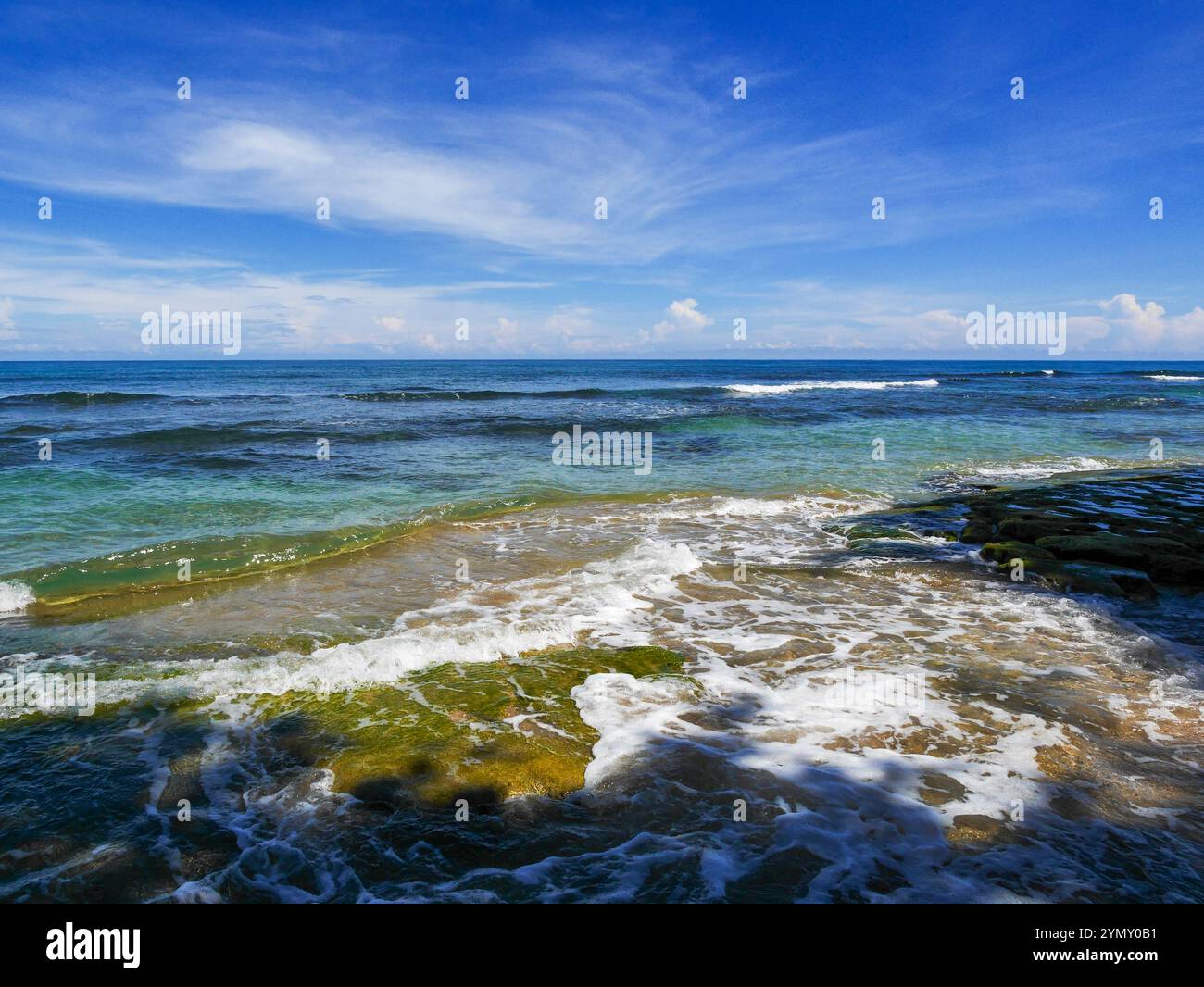 Meer und Strand in Playa Punta Uva in Costa Rica. Punta Uva Beach liegt an der südlichen Karibikküste Costa Ricas. Stockfoto