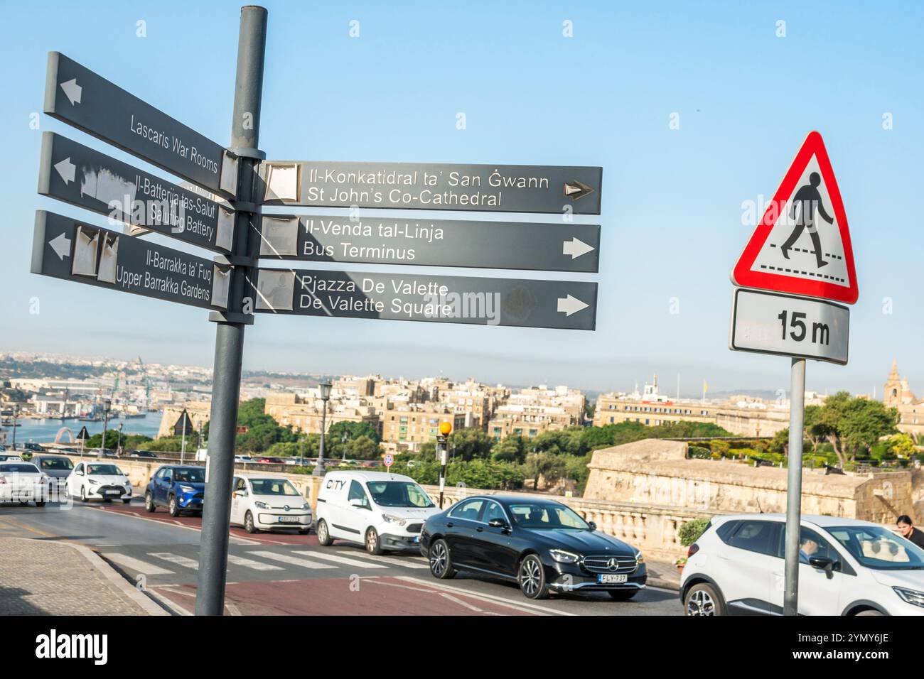 Valletta Malta, Triq Girolamo Cassar Straße, Wegbeschreibung Pfeile, Sehenswürdigkeiten Sehenswürdigkeiten, Maltesisch Europa Europäische EU, Besucher reisen Tour Tour Stockfoto