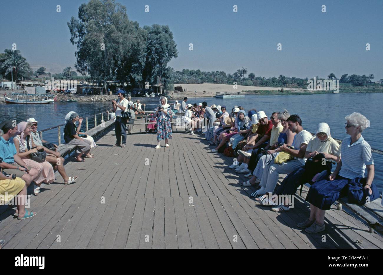 Nilfähre, Fahrt zum Ostufer, Luxor, Niltal, Ägypten, September 1989, Vintage, Retro, alt, historisch, Afrika Stockfoto