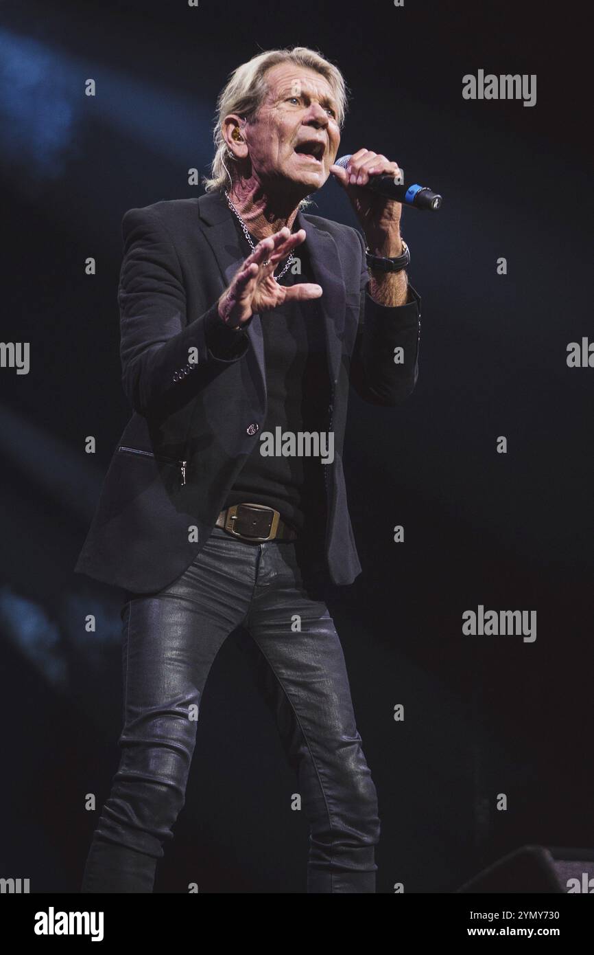 Matthias Reim bei der Schlagernacht des Jahres live auf der Original Tour in der Berliner Uber Arena am 16. November 2024 Stockfoto