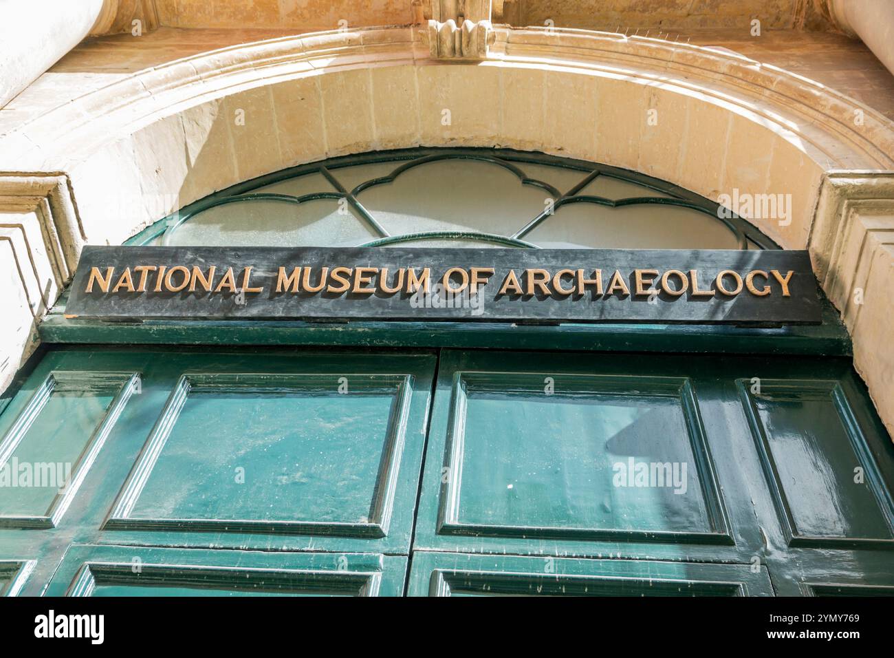 Valletta Malta, Republic Street, Außeneingangsschild, Auberge de Provence, Johanniterritter, Nationalmuseum für Archäologie, Heritage Malta, cl Stockfoto