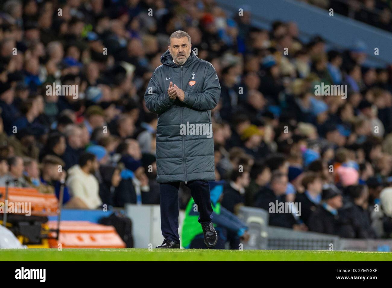 Tottenham Hotspur Manager Ange Postecoglou während des Premier League Spiels zwischen Manchester City und Tottenham Hotspur im Etihad Stadium, Manchester am Samstag, den 23. November 2024. (Foto: Mike Morese | MI News) Credit: MI News & Sport /Alamy Live News Stockfoto