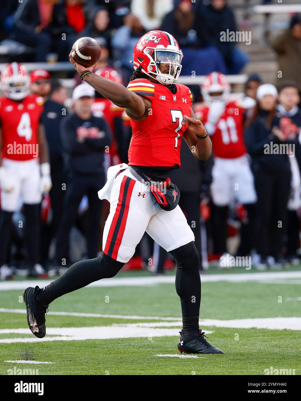 College Park MD, USA. November 2024. Maryland TERPS QB #7 MJ Morris wirft den Fußball während eines NCAA-Fußballspiels zwischen den University of Maryland Terrapins und Iowa Hawkeyes im SECU Stadium im College Park MD Justin Cooper/CSM/Alamy Live News Stockfoto