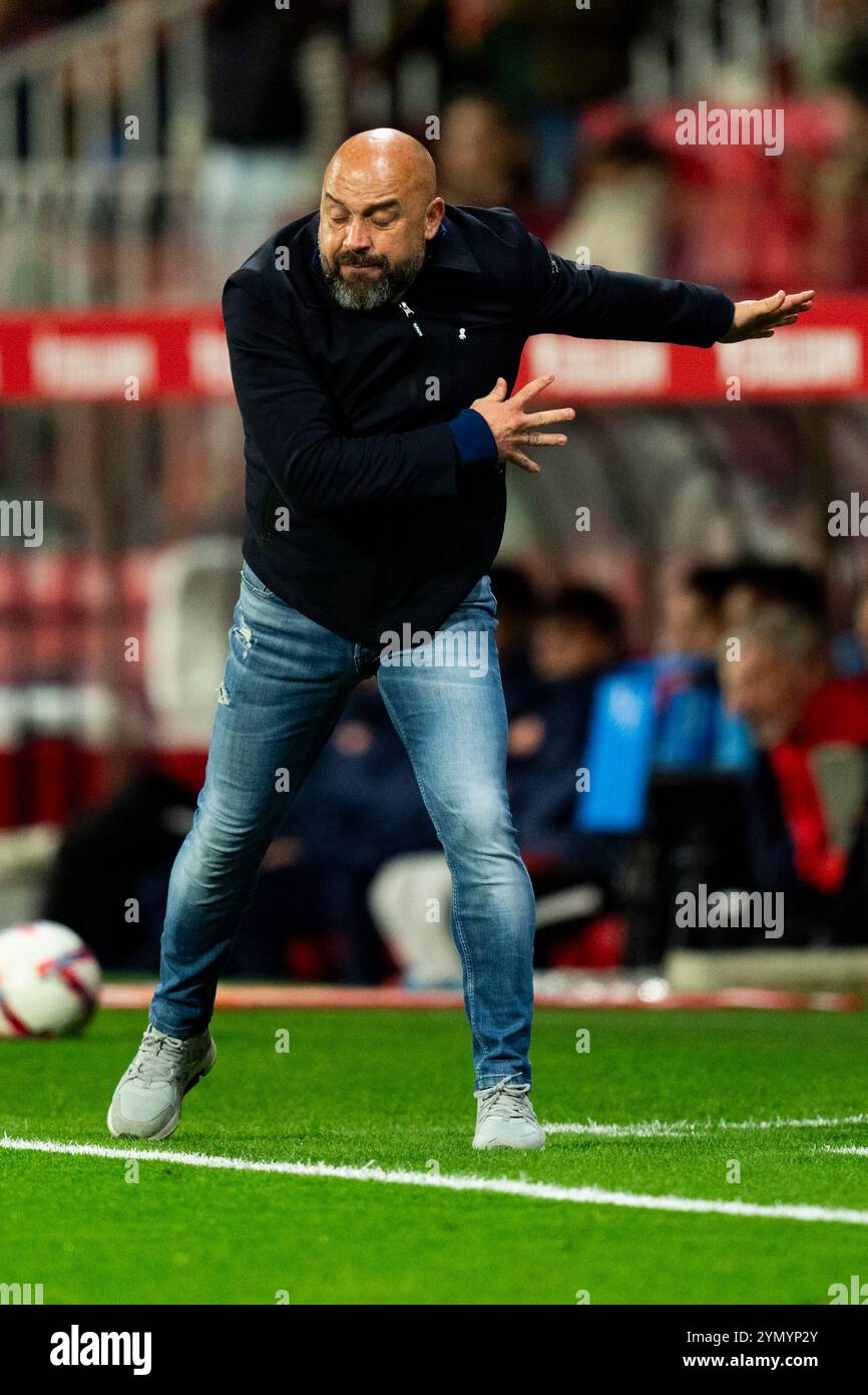 Girona, Spanien. November 2024. Trainer Manolo Gonzalez (RCD Espanyol) während des Fußballspiels La Liga zwischen Girona FC und RCD Espanyol im Montilivi-Stadion am 23. November 2024 in Girona, Spanien. Foto: Siu Wu Credit: dpa/Alamy Live News Stockfoto