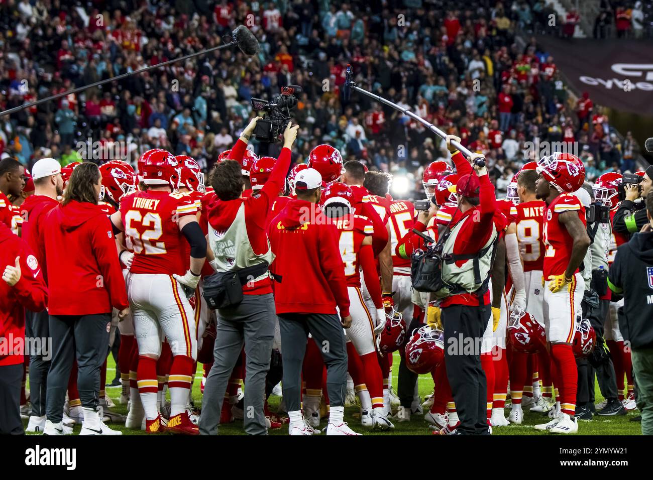 NFL International Series /Game: Miami Dolphins vs. Kansas City Chiefs am 05. November 2023, im Deutsche Bank Park, Frankfurt a. M., Deutschland Huddle, Ka Stockfoto