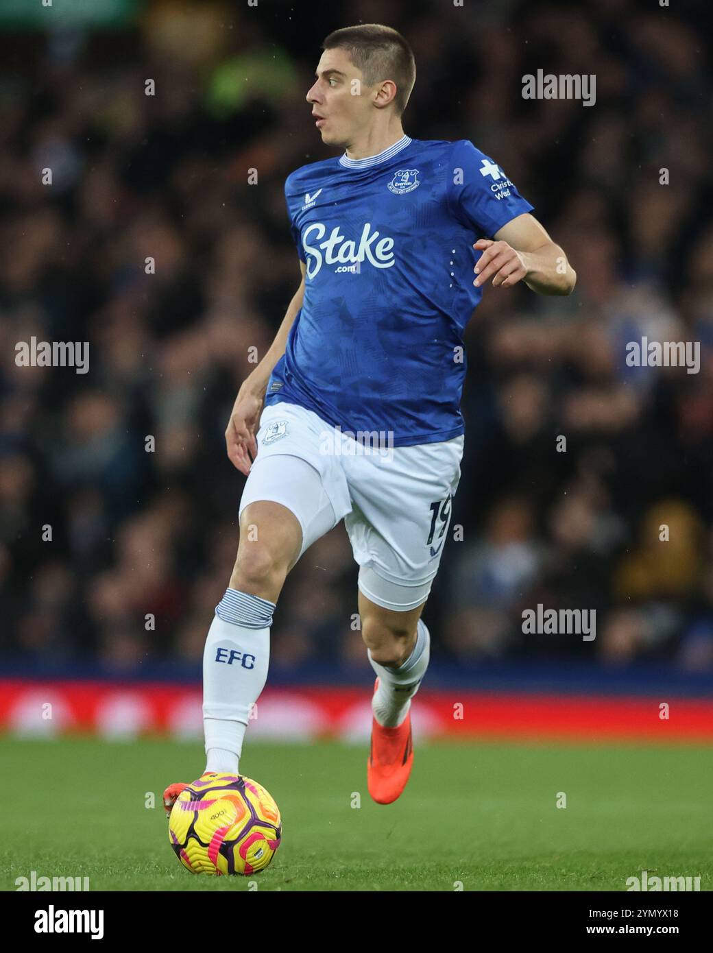 Vitaliy Mykolenko aus Everton während des Premier League Spiels Everton gegen Brentford im Goodison Park, Liverpool, Großbritannien, 23. November 2024 (Foto: Alfie Cosgrove/News Images) Stockfoto