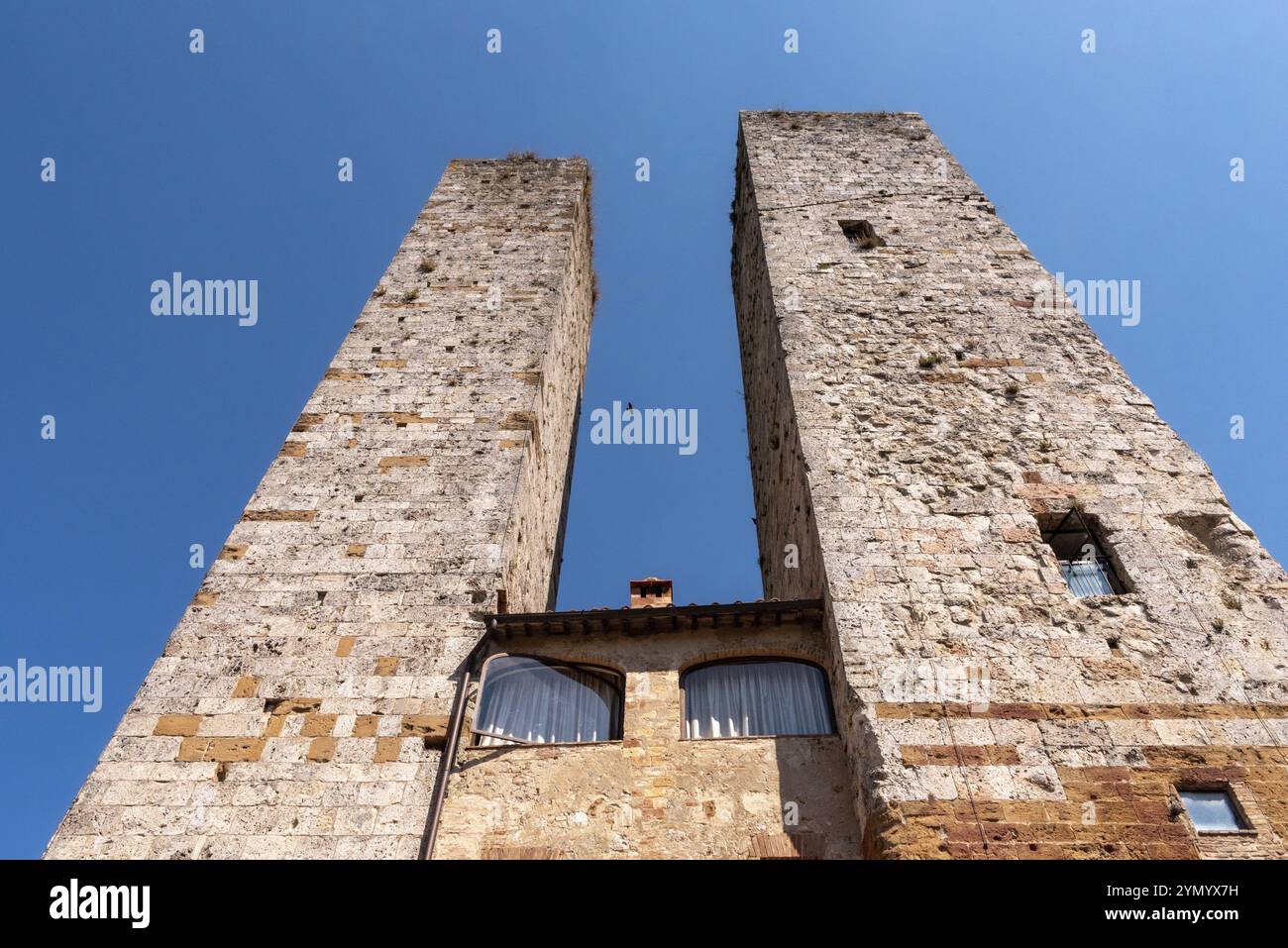 Blick auf die Salvucci-Türme in San Gimignano, Italien, Europa Stockfoto