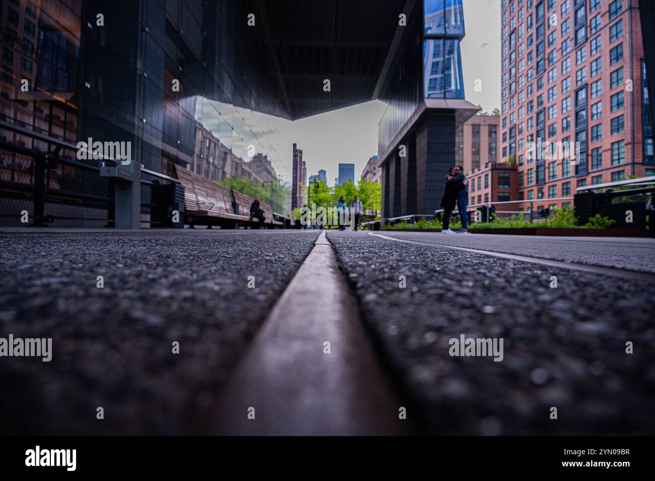 Leute, die eine schöne Zeit auf der High Line in New York City haben Stockfoto