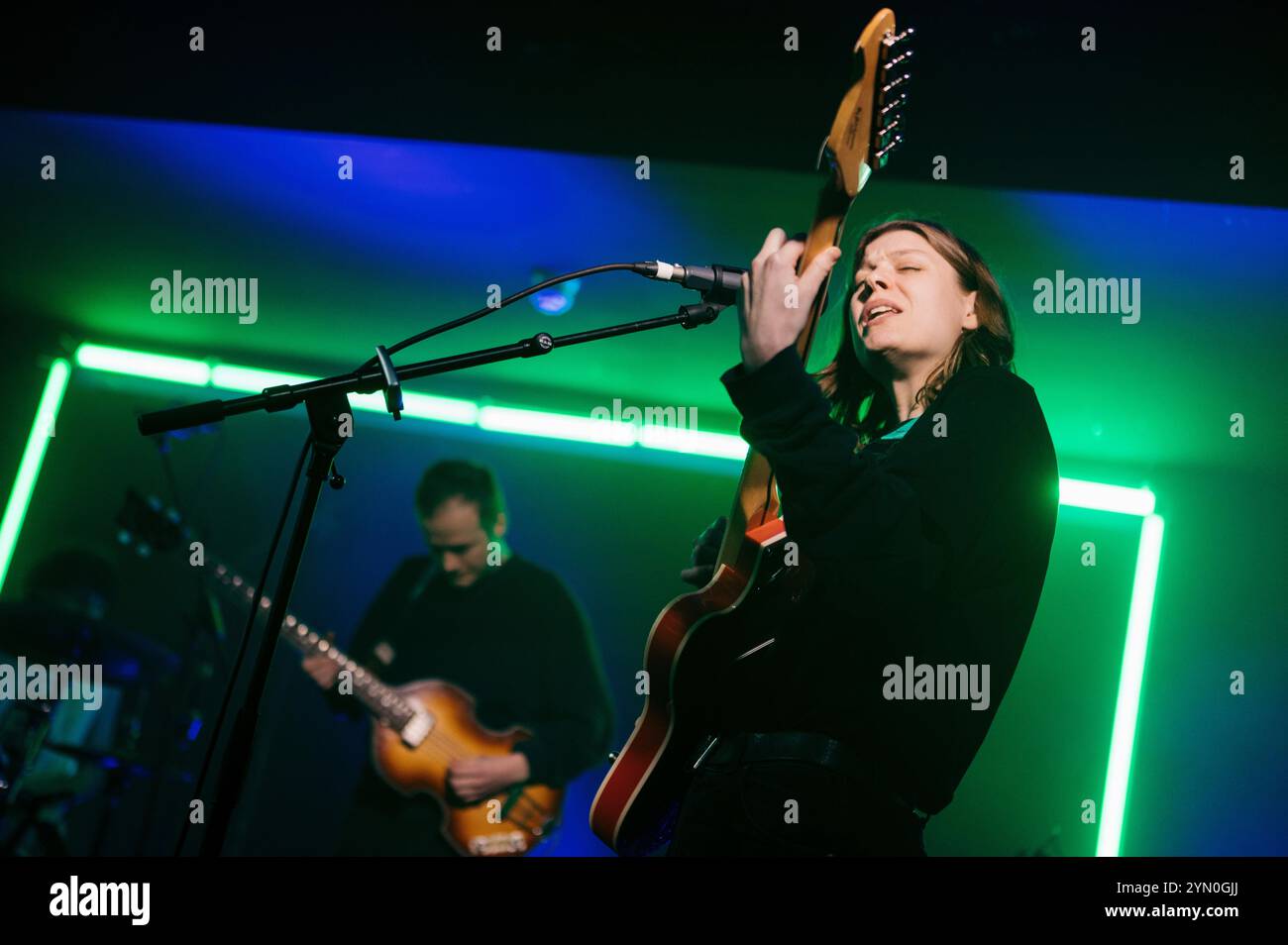 Newcastle, Großbritannien. November 2024. Porridge Radio Peform im Grove. Foto: Thomas Jackson/Alamy Live News Stockfoto