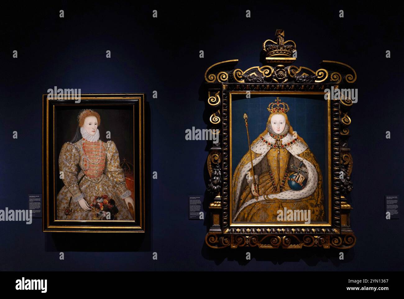 National Portrait Gallery, nebeneinander Porträts von Königin Elisabeth I. im mittleren Alter und einer jungen Frau im Krönungsgewand Stockfoto