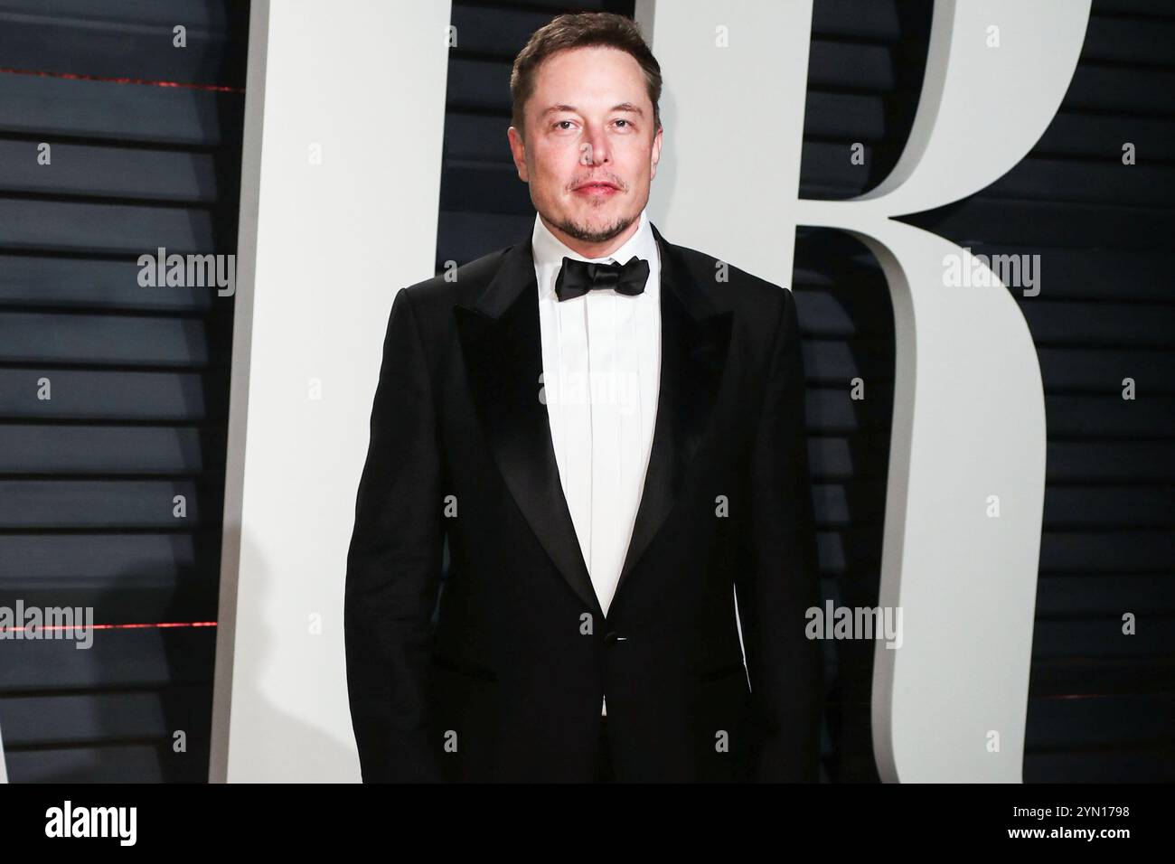 (DATEI) Elon Musk schiebt den designierten US-Vizepräsidenten JD Vance als Nummer 2 des designierten US-Präsidenten Donald Trump beiseite. BEVERLY HILLS, LOS ANGELES, KALIFORNIEN, USA - 26. FEBRUAR: Chief Executive Officer von Tesla, Inc. Und SpaceX und Chairman von X (ehemals Twitter) Elon Musk kommt zur Vanity Fair Oscar Party 2017, die am 26. Februar 2017 im Wallis Annenberg Center for the Performing Arts in Beverly Hills, Los Angeles, Kalifornien, USA, stattfindet. (Foto: Xavier Collin/Image Press Agency) Stockfoto