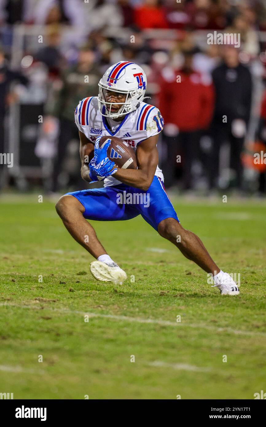 Fayetteville, USA. 23. November 2024: Tru Edwards #16 Louisiana Tech-Empfänger schneidet mit dem Ball zurück über das Feld. Arkansas besiegte die Louisiana Tech 35-14 in Fayetteville, AR. Richey Miller/CSM(Credit Image: © Richey Miller/Cal Sport Media) Credit: CAL Sport Media/Alamy Live News Stockfoto