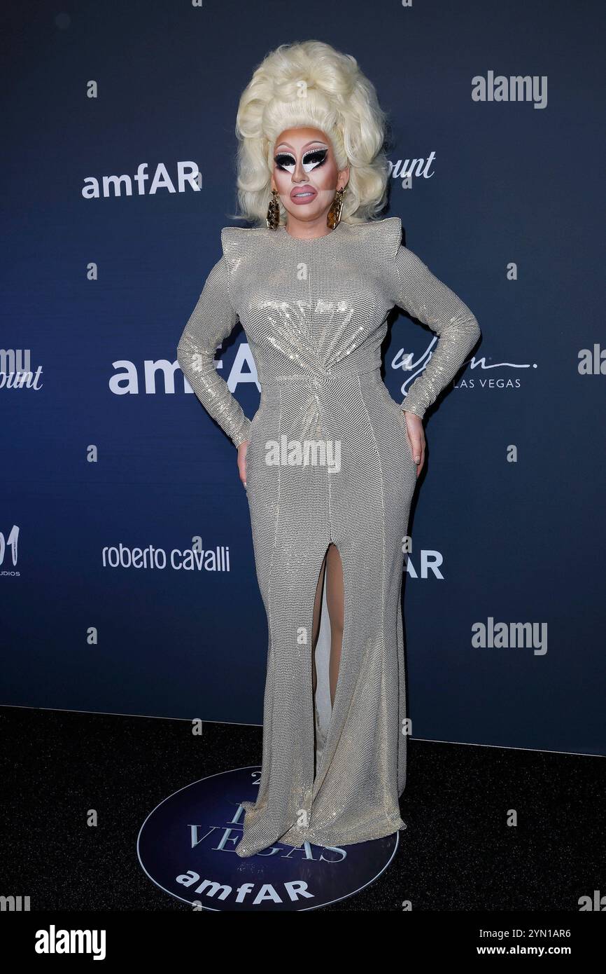 22. November 2024, Las Vegas, Nevada, USA: Trixie Mattel bei amfAR Las Vegas im Wynn Las Vegas (Kreditbild: © Nina Prommer/ZUMA Press Wire) NUR REDAKTIONELLE VERWENDUNG! Nicht für kommerzielle ZWECKE! Stockfoto