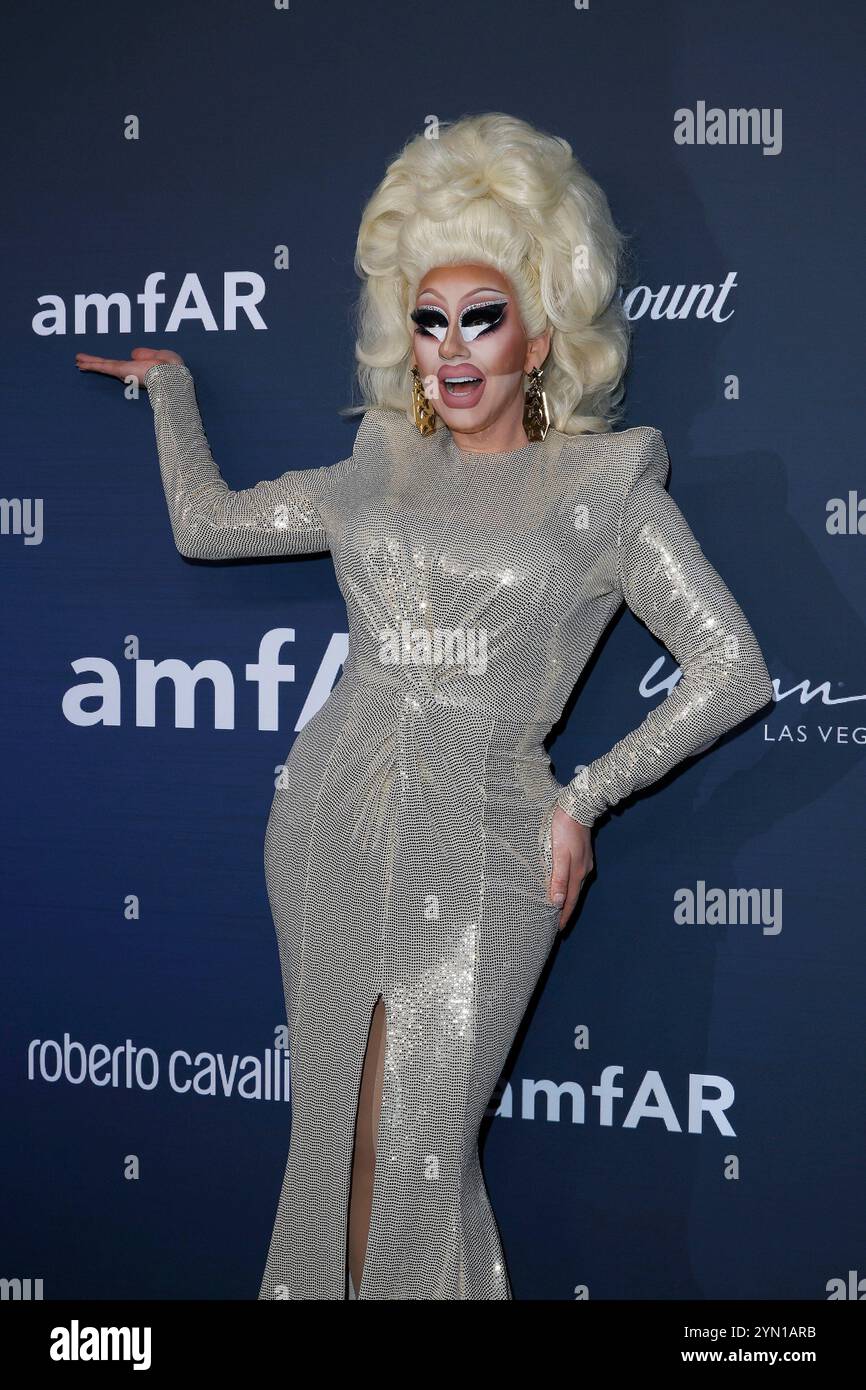 22. November 2024, Las Vegas, Nevada, USA: Trixie Mattel bei amfAR Las Vegas im Wynn Las Vegas (Kreditbild: © Nina Prommer/ZUMA Press Wire) NUR REDAKTIONELLE VERWENDUNG! Nicht für kommerzielle ZWECKE! Stockfoto
