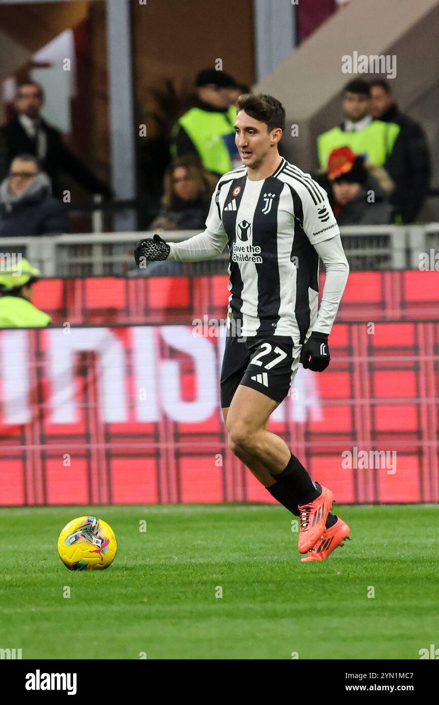 Mailand, Italien. November 2024. Andrea Cambiaso des FC Juventus in Aktion während des Fußballspiels der Serie A Enilive 2024/2025 zwischen Mailand und Juventus im Giuseppe Meazza Stadion in Mailand, Norditalien - Sonntag, 23. November 2024. Sport - Fußball. (Foto von Antonio Saia) Credit: Kines Milano/Alamy Live News Stockfoto