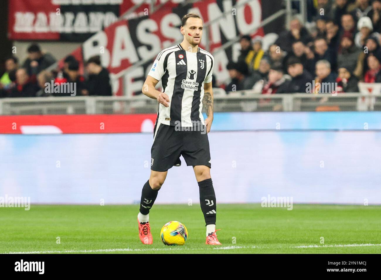 Mailand, Italien. November 2024. Federico Gatti des FC Juventus in Aktion während des Fußballspiels der Serie A Enilive 2024/2025 zwischen Mailand und Juventus im Giuseppe Meazza Stadion in Mailand, Norditalien - Sonntag, den 23. November 2024. Sport - Fußball. (Foto von Antonio Saia) Credit: Kines Milano/Alamy Live News Stockfoto