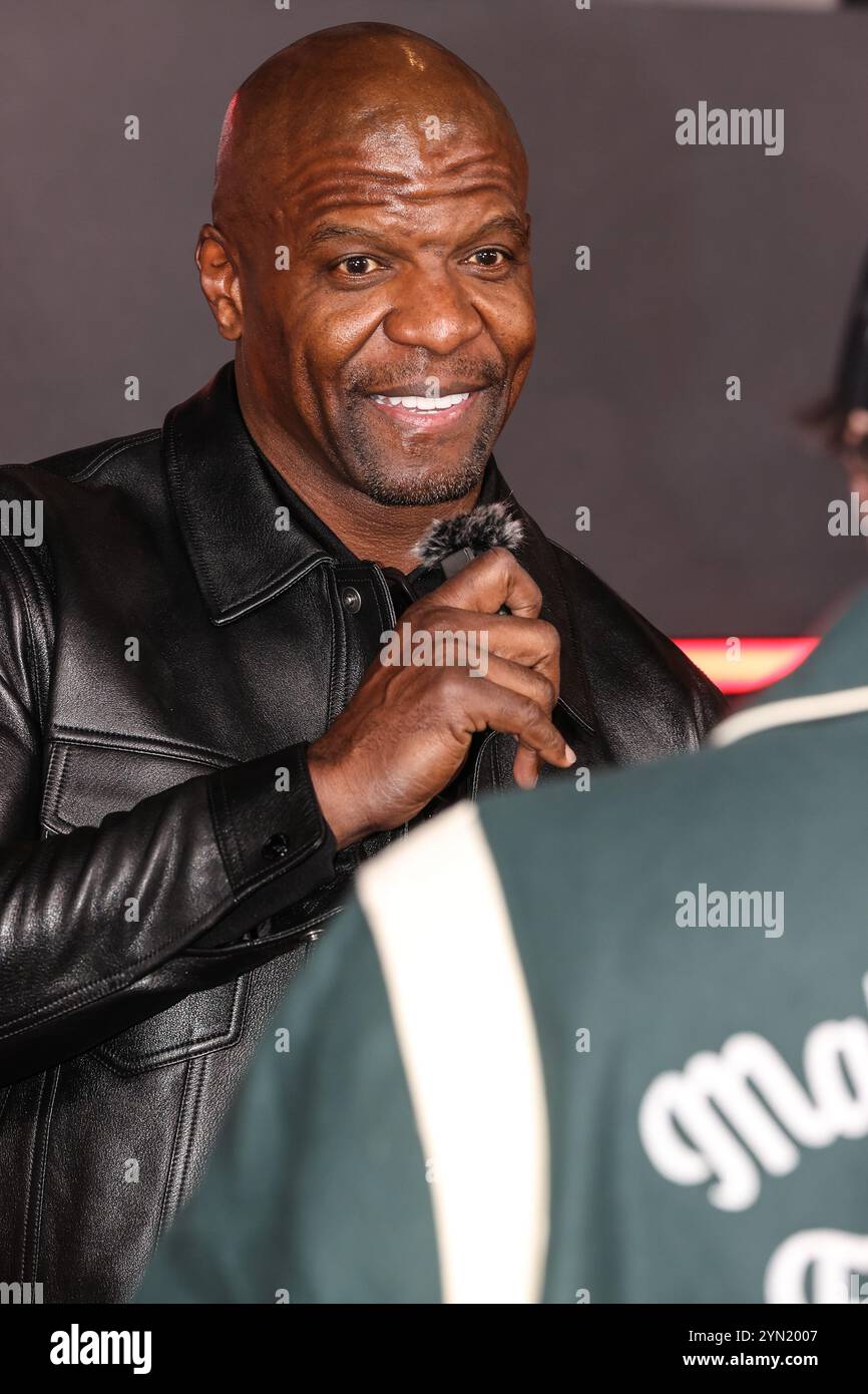 Las Vegas, NV, USA. November 2024. Schauspieler Terry Crews läuft vor dem Start des Formel 1 Heineken Silver Las Vegas Grand Prix 2024 auf dem Las Vegas Street Circuit in Las Vegas, NV, auf dem roten Teppich. Christopher Trim/CSM/Alamy Live News Stockfoto