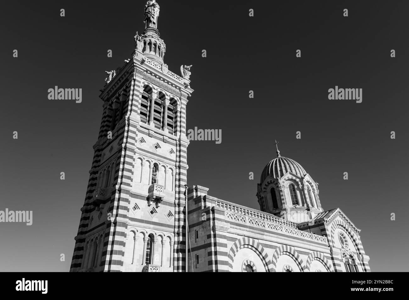 Notre-Dame de la Garde oder la Bonne Mere ist eine katholische Basilika in Marseille, Frankreich, und das bekannteste Symbol der Stadt. Stockfoto