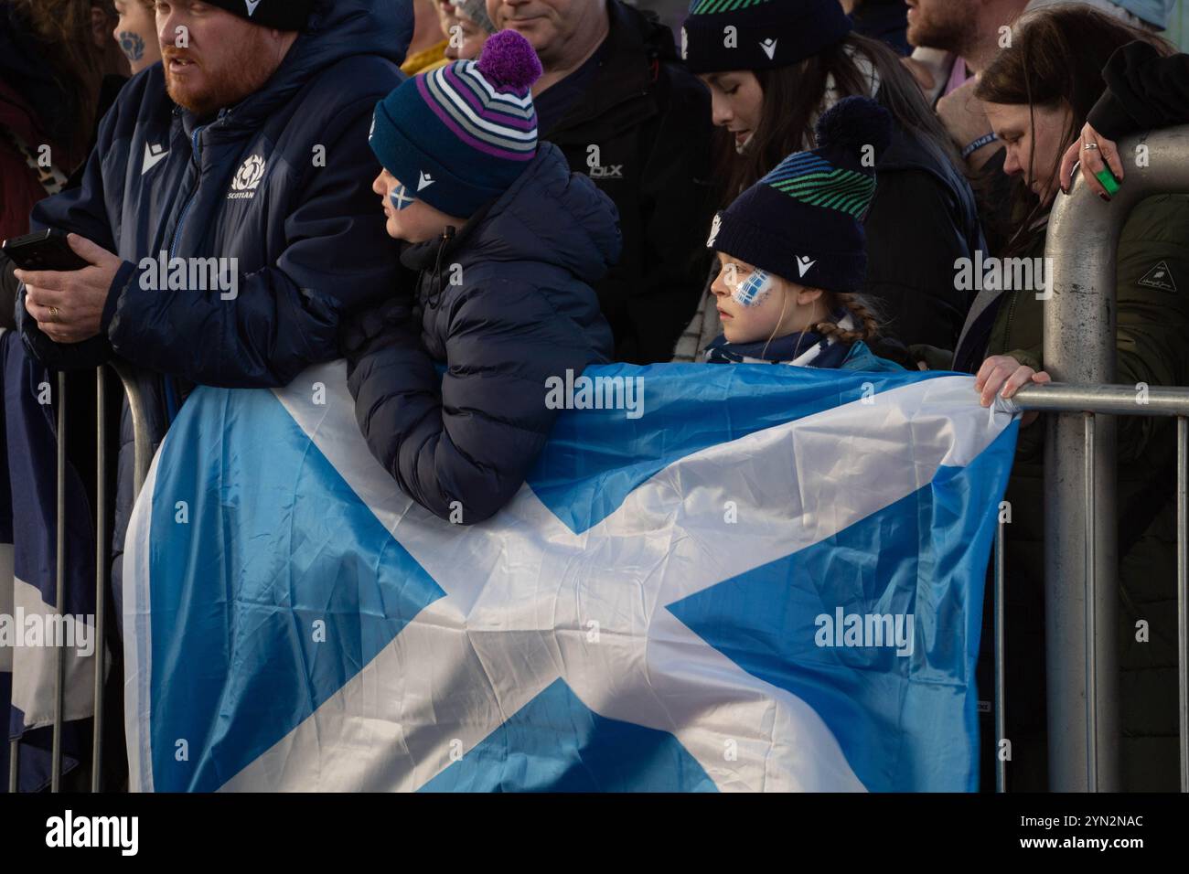 Edinburgh, Großbritannien. November 2024. Fans in Aktion während des Rugby-Spiels zwischen Schottland und Australien im Scottish Gas Murrayfield Stadium in Edinburgh, Schottland Credit: Samuel Wardle/Alamy Live News Stockfoto