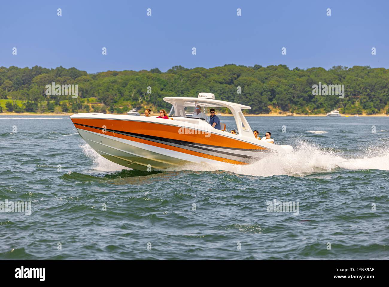 Motorboot in Crack, direkt vor der Shelter Island, ny Stockfoto