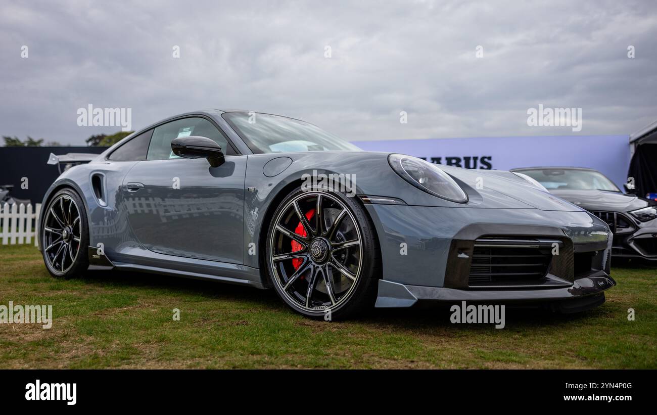 BRABUS - 2024 Porsche 911 Turbo S, ausgestellt auf der Salon Privé Concours d’Elégance Motorshow im Schloss Blenheim. Stockfoto