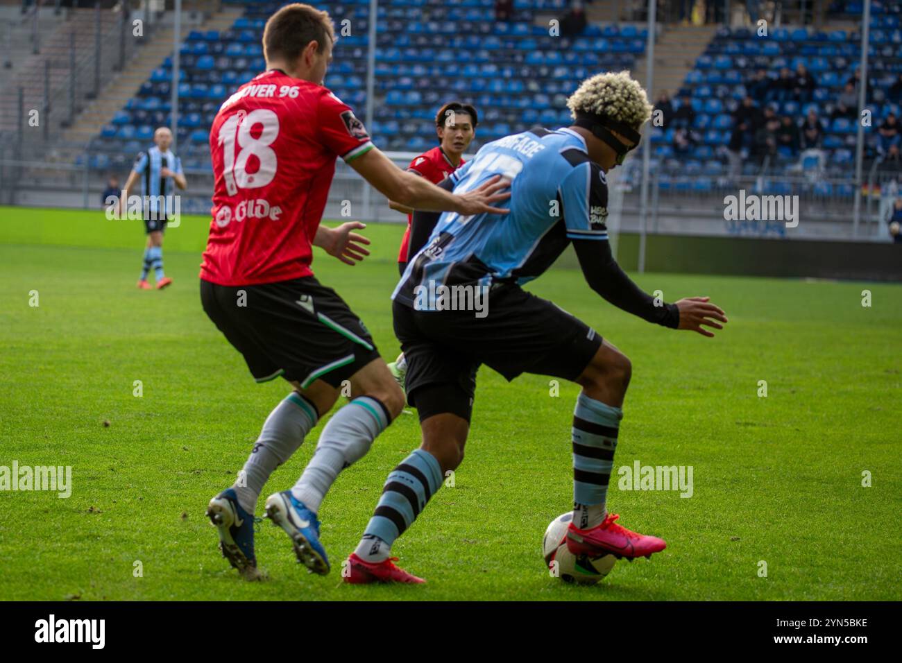 Fußball 3. Liga, Saison 2024/25, 15. Spieltag: Waldhof Mannheim gegen Hannover 96 II. Am Ball: Samuel Abifade (17, Mannheim) Stockfoto