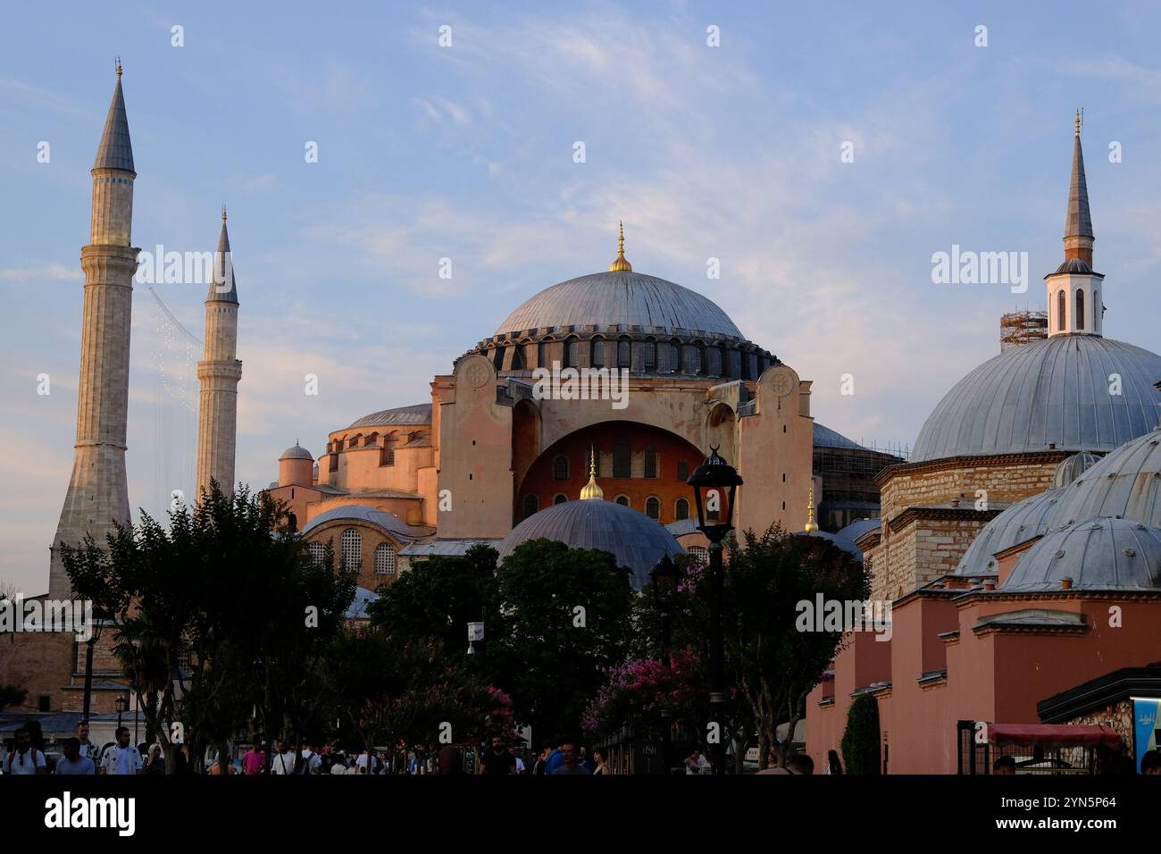 Hagia Sophia große Moschee, beleuchtet in der Abenddämmerung, Istanbul, Türkei Stockfoto