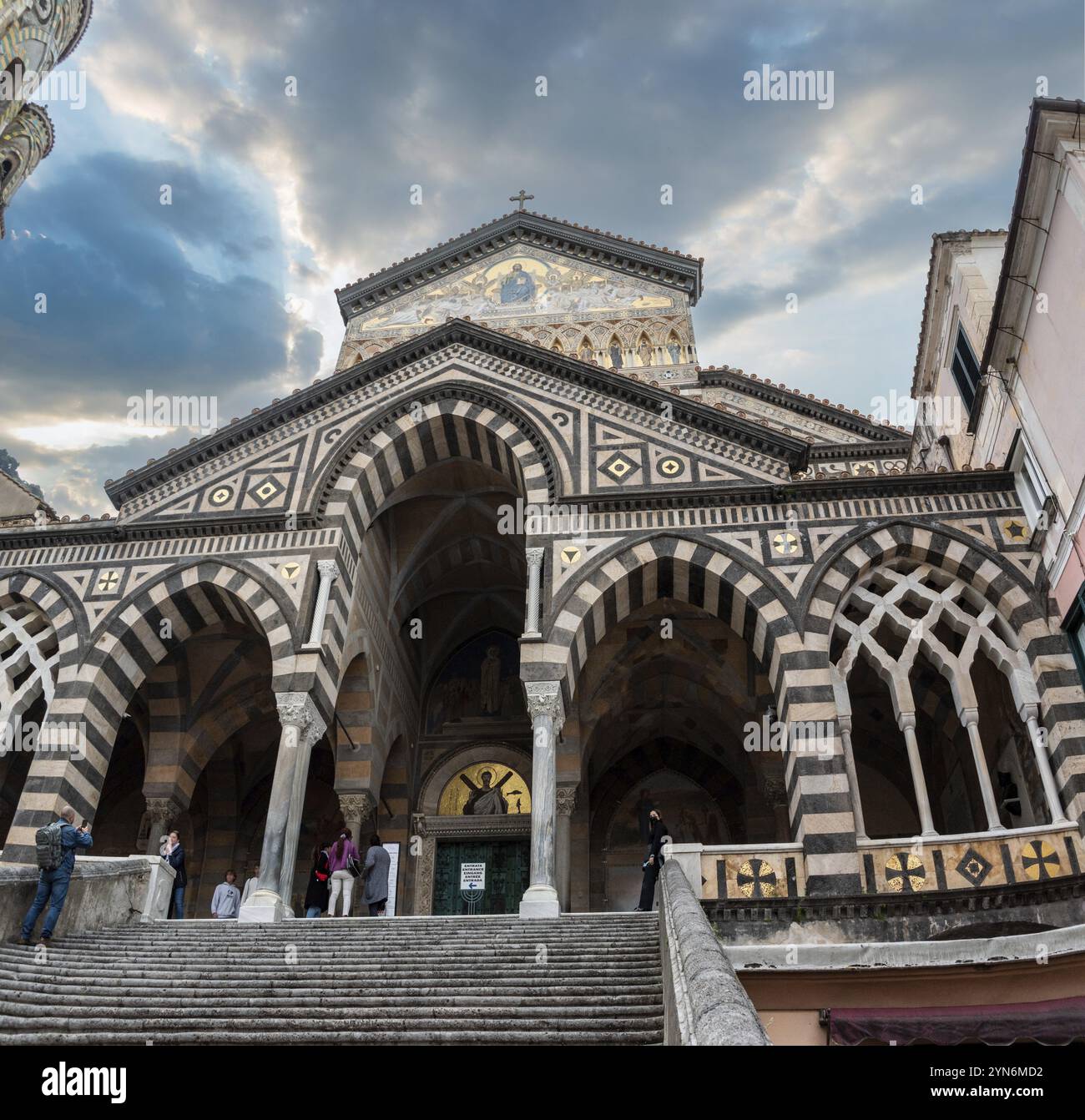 Portal der mittelalterlichen St. Andrew Kathedrale in Amalfi, Italien, Europa Stockfoto
