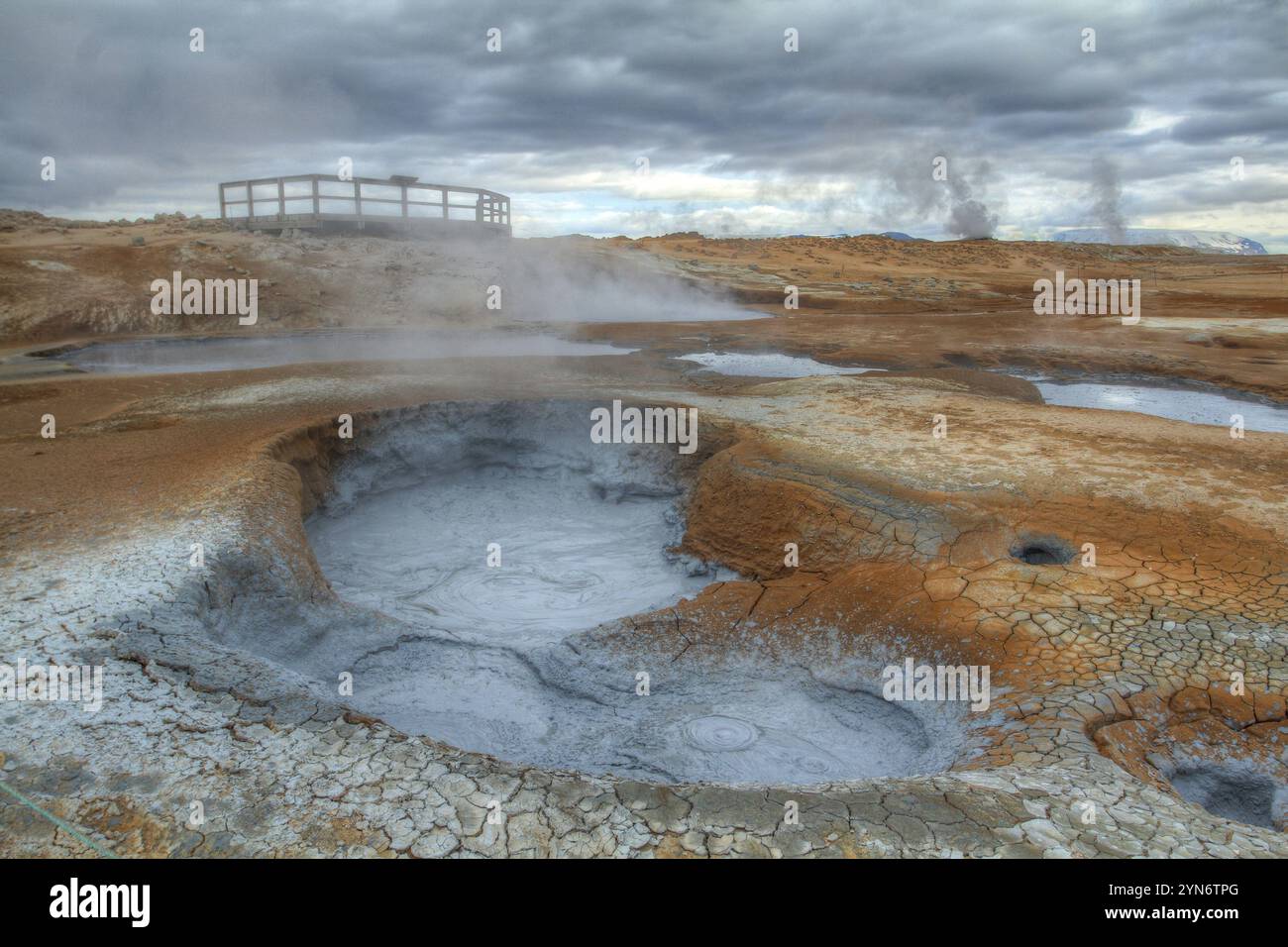 Lebensfeindliche vulkanische und geothermische Landschaft von Namaskard, Island, Europa Stockfoto