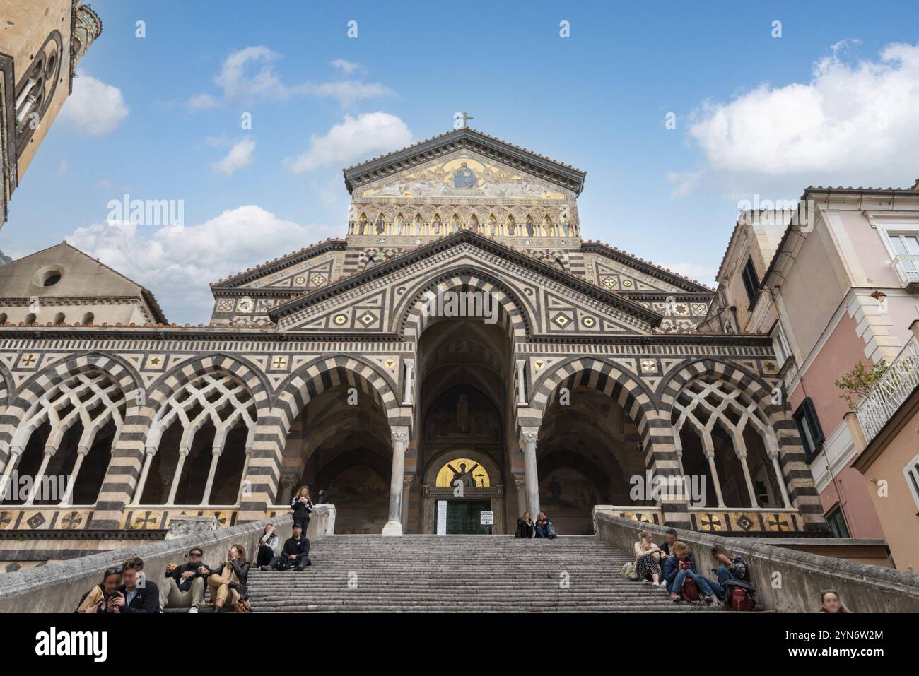 Portal der mittelalterlichen St. Andrew Kathedrale in Amalfi, Italien, Europa Stockfoto
