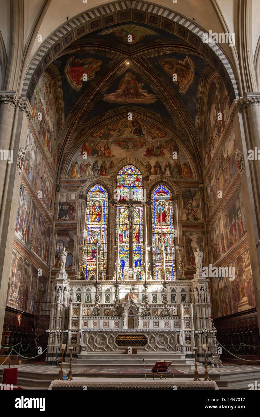 FLORENZ, ITALIEN, 21. SEPTEMBER 2023, farbenfrohe Fresken im Presbyterium der Basilika Santa Maria Novella in Florenz, Italien, Europa Stockfoto