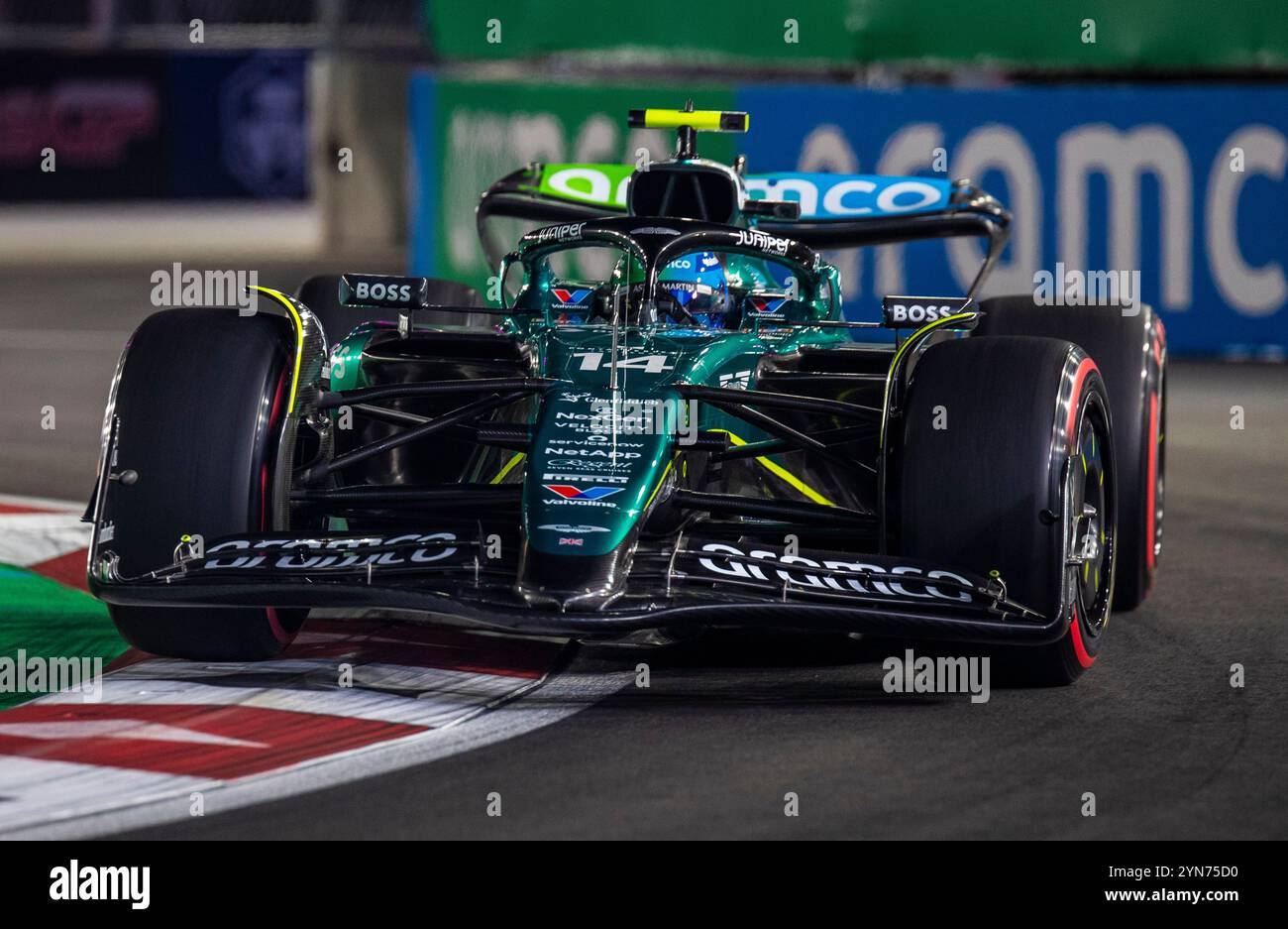 23. November 2024 Las Vegas NV, USA BILDUNTERSCHRIFT: Aston Martin Racing Fahrer Fernando Alonso (14) von Team Spain verlässt die T Mobile Zone in der Sphere während des Formel 1 Heineken Sliver Las Vegas Grand Prix Race in Las Vegas, NV Thurman James/CSM (Credit Image: © Thurman James/Cal Sport Media) Stockfoto