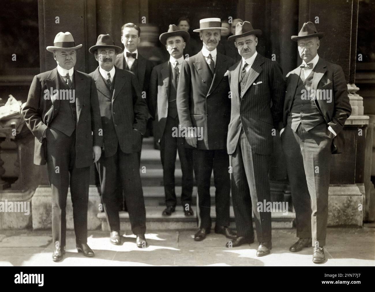 Amerikanische Lebensmittelverwalter im Jahr 1918: Herbert Hoover, ganz links, Lewis Strauss Dritter von links Stockfoto